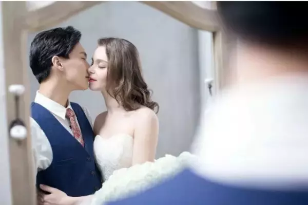 法國正妹「倒追中國窮小子」非他不嫁!1年後她提出「超扯結婚要求」讓所有台灣女生都跪了!
