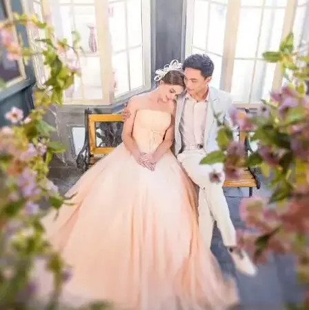 法國正妹「倒追中國窮小子」非他不嫁!1年後她提出「超扯結婚要求」讓所有台灣女生都跪了!
