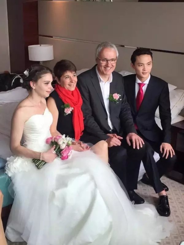 法國正妹「倒追中國窮小子」非他不嫁!1年後她提出「超扯結婚要求」讓所有台灣女生都跪了!