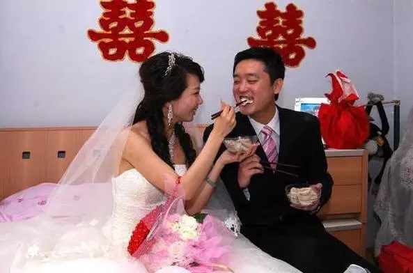 爸爸姓「毒」,給孩子起名,寶媽仔細一看大怒:千萬不要倒過來念!