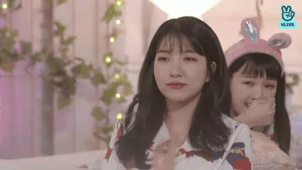 [GFRIEND][分享]181126 不愧油炸親故隊長金韶情溫柔善良團魂滿滿