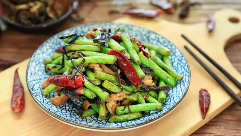 豆角最愛這麼吃,咸香帶辣,比吃肉更過癮!