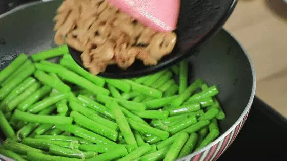豆角最愛這麼吃,咸香帶辣,比吃肉更過癮!