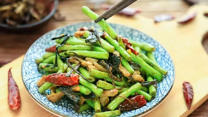 豆角最愛這麼吃,咸香帶辣,比吃肉更過癮!