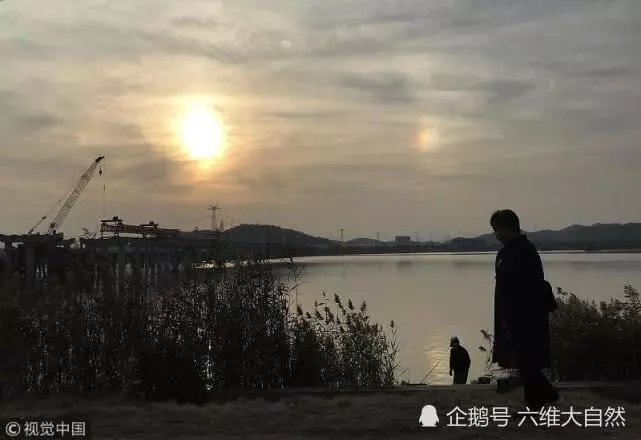 神奇天象奇觀,天空出現「三個太陽」,網友:聽過十個太陽齊出?