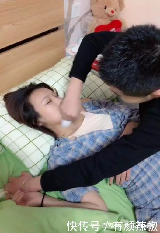 醉酒女子倒床就睡,貼心男友為她卸妝,卸完妝後瞬間無法淡定了!