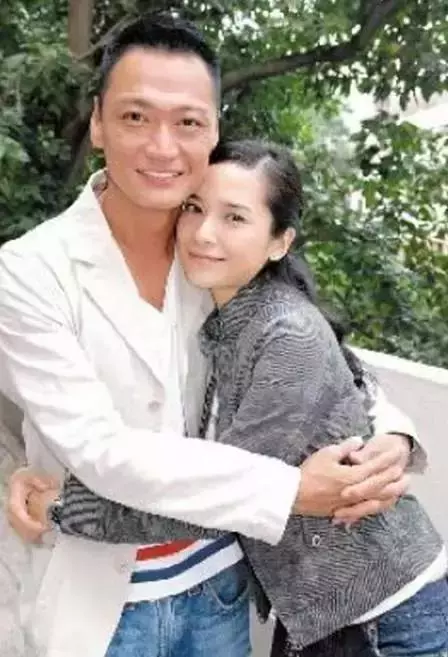 1999年兩位港姐郭羨妮和胡杏兒的故事:兩個女孩,一個靚一個不靚
