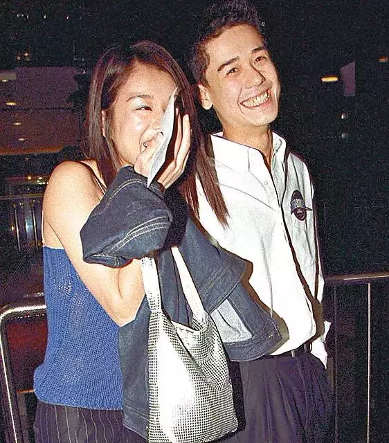 1999年兩位港姐郭羨妮和胡杏兒的故事:兩個女孩,一個靚一個不靚