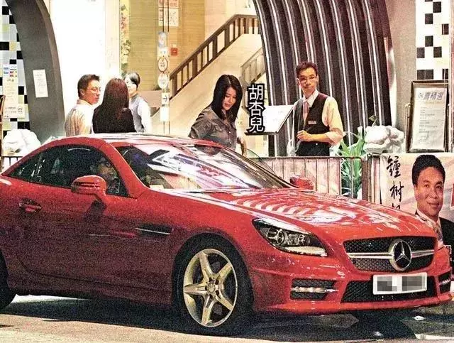 1999年兩位港姐郭羨妮和胡杏兒的故事:兩個女孩,一個靚一個不靚