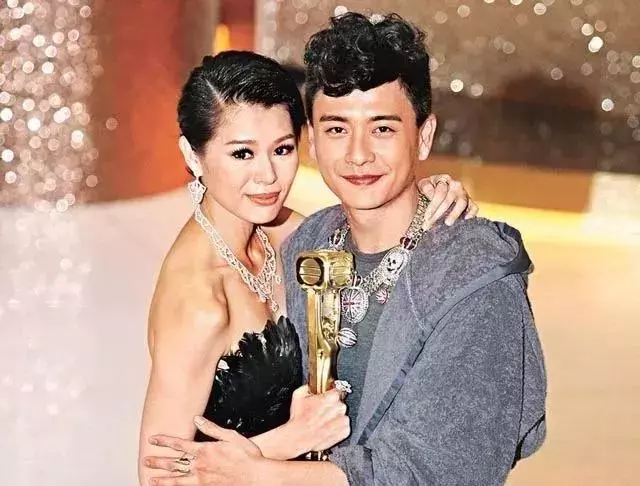 1999年兩位港姐郭羨妮和胡杏兒的故事:兩個女孩,一個靚一個不靚