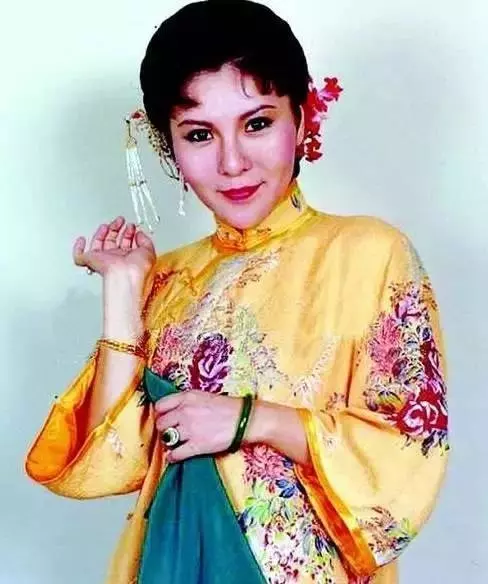 67歲金鐘視後李麗鳳去世,膝下無兒無女,陳妍希發文悼念!