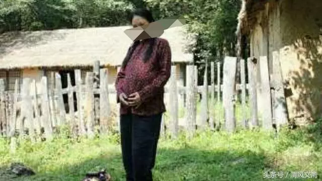 女兒死了五年,母親看見個和她長得很像的女孩,跑過去一看後悔了!