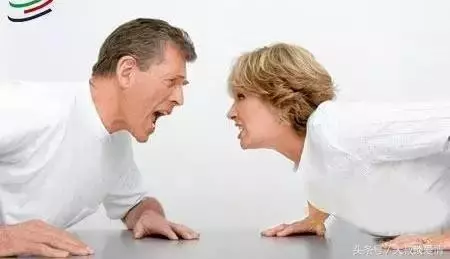 婆婆往我飯里吐口水,我給她鞋裡裝沙子,結果她說我不尊重老人!