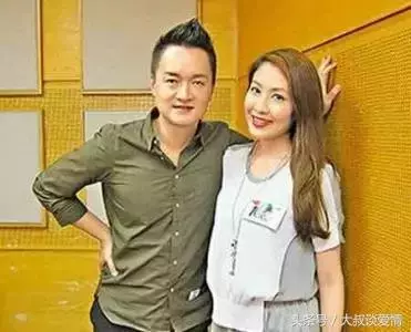 剖腹產後回到家中,看到婆婆和老公做出這樣行為,我好想離婚