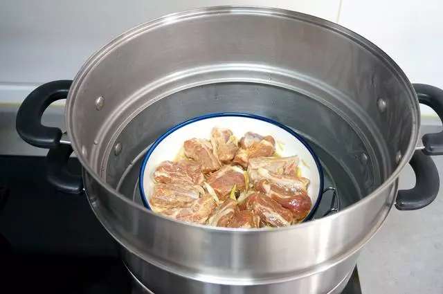 排骨如此做不用一滴油,20分鐘出鍋香又嫩,隔壁小孩都哭了