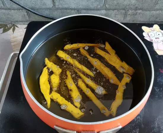 蓮藕炸一下,比薯條好吃,比鍋巴香,酥的掉渣,3斤藕都不夠吃