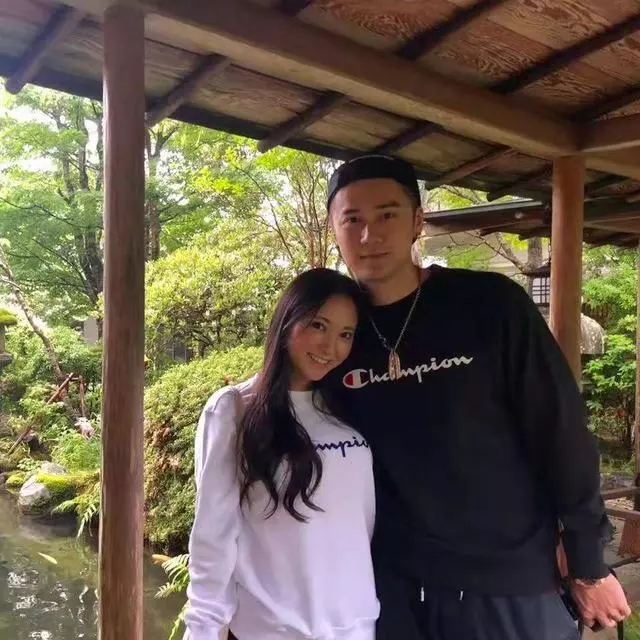 家暴事件升級?蔣勁夫女友稱:從夜裡12點被打到早上,家裡全是血?!
