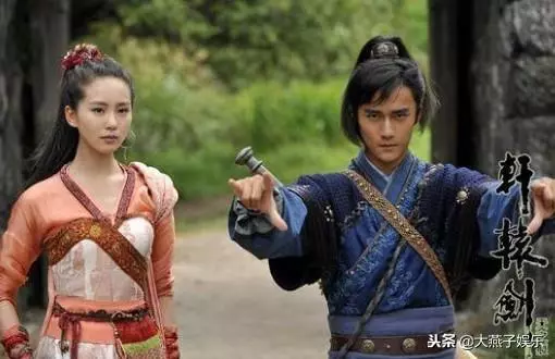 家暴事件升級?蔣勁夫女友稱:從夜裡12點被打到早上,家裡全是血?!