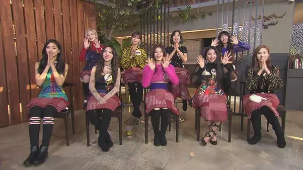 [TWICE][新聞]181127 「正式演藝午夜」TWICE定延採訪中突變的理由？特別約會吸引視線