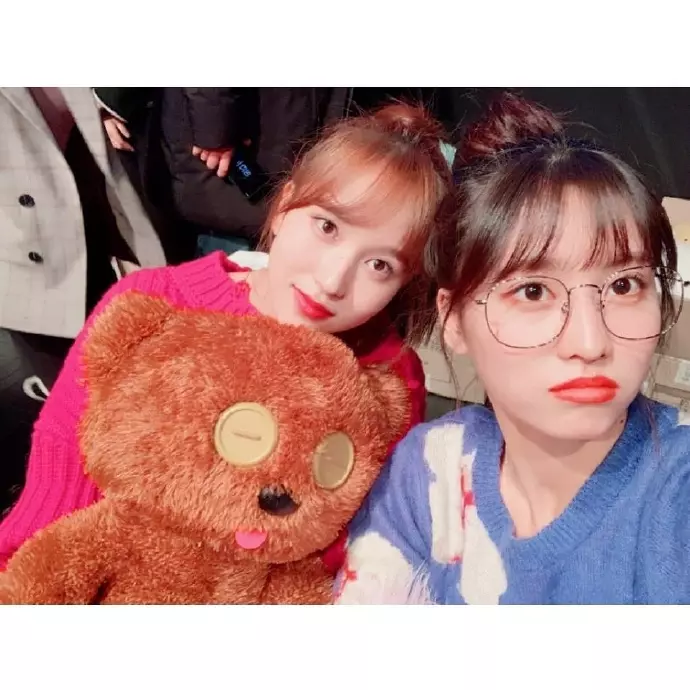 [TWICE][新聞]181127 「正式演藝午夜」TWICE定延採訪中突變的理由？特別約會吸引視線