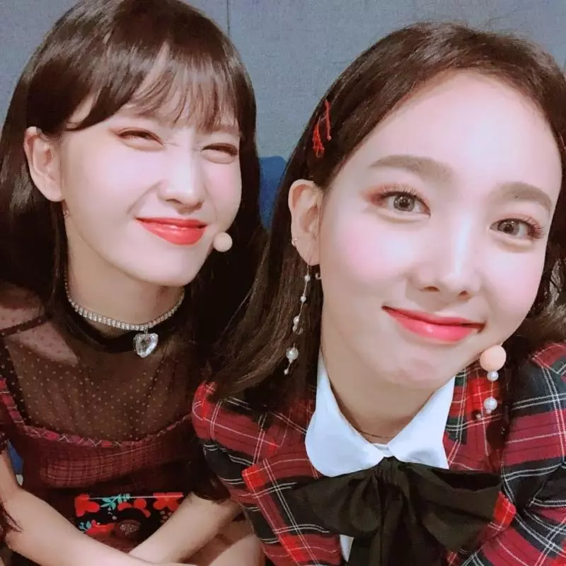 [TWICE][新聞]181127 「正式演藝午夜」TWICE定延採訪中突變的理由？特別約會吸引視線