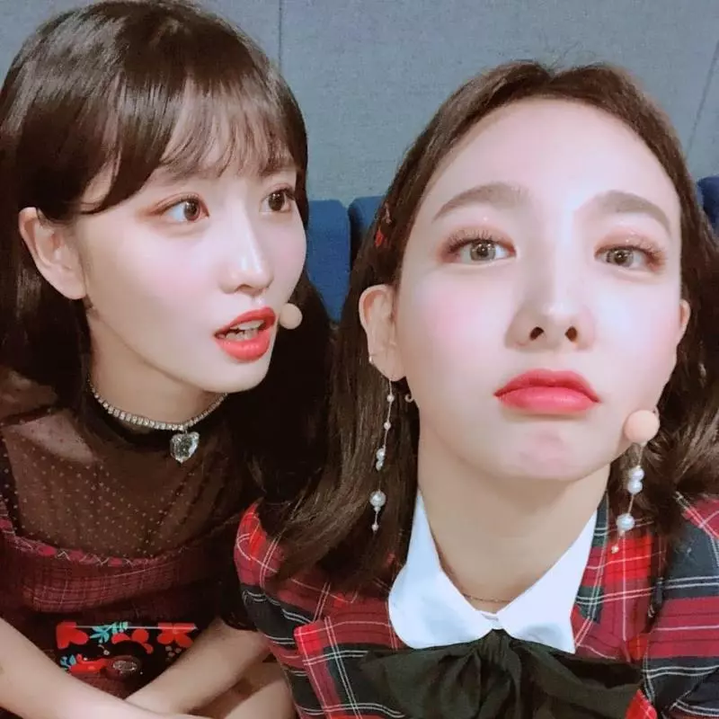 [TWICE][新聞]181127 「正式演藝午夜」TWICE定延採訪中突變的理由？特別約會吸引視線