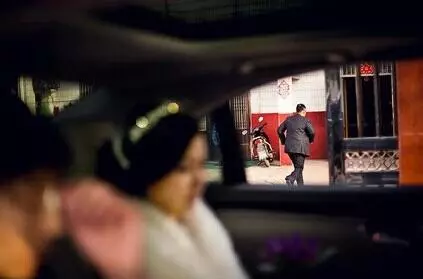 我出嫁農村繼父陪嫁二十萬,婚後第二天我把他送進了監獄
