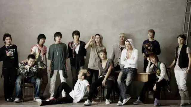SuperJunior隊長利特更新SNS,配文引粉絲淚目:趕緊找個女友吧!