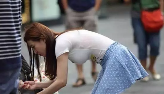 三歲女童喊肚子痛,父親帶她到醫院檢查,醫生瞞著父親報了警