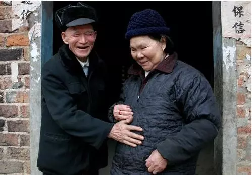 結婚5年俺不孕,家婆卻懷孕,俺陪她產檢,醫生悄悄講,離婚