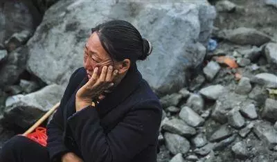 老公去世25年,女兒帶男友回家,男孩指著遺照喊爸爸,全家蒙了