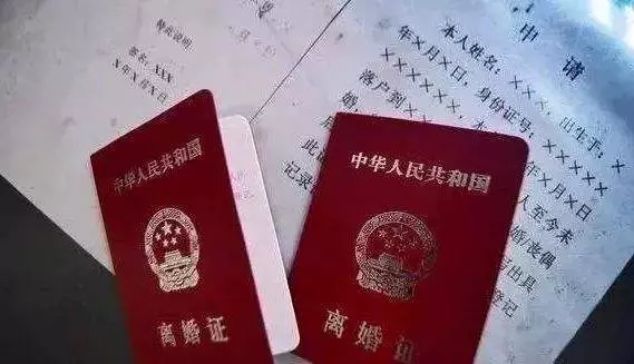 妻子生日,丈夫親一下她額頭,兒子看到說句話,妻子當下提出離婚