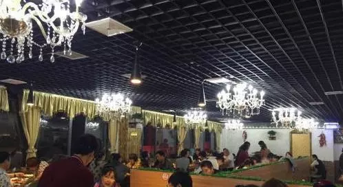 在KTV遇到前妻,俺假裝不認識,結帳時前妻揮揮手,俺兩眼含淚