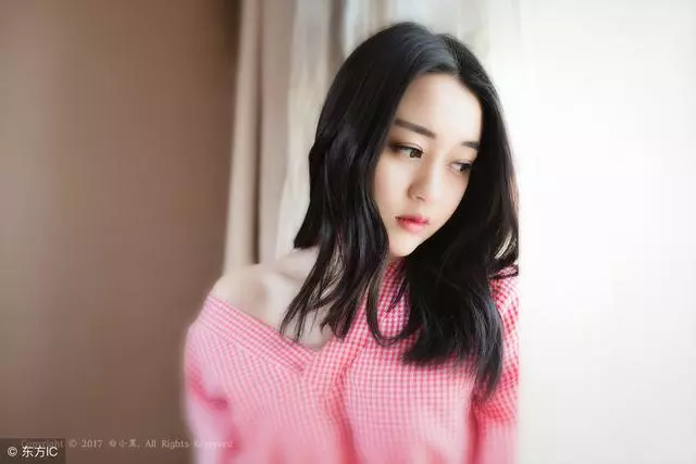 女兒結婚不讓我參加婚禮,我帶5萬禮金,看到新郎,我如墜冰窟