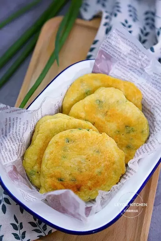豆腐的花樣吃法,用10分鐘,做一鍋豐盛的早餐餅