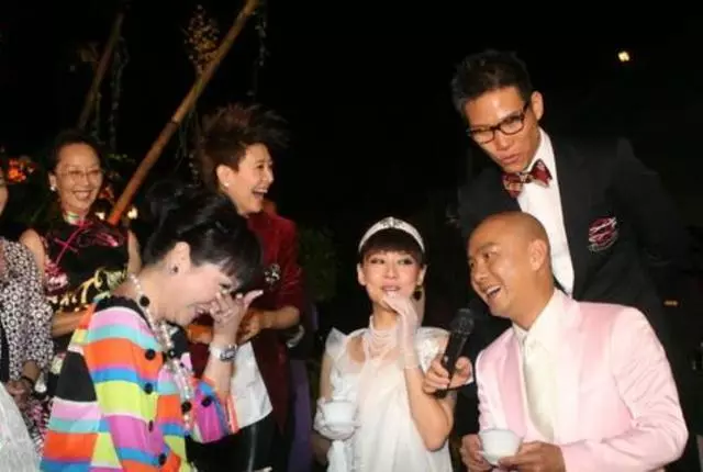 房祖名的干媽、張衛健的干媽、謝霆鋒的干媽,沒有對比就沒有傷害!