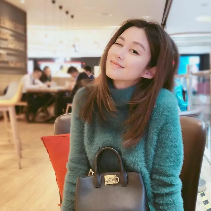 驚!神隱的岑麗香摸樣變了?!眼睛超怪和以前不一樣了?網民:快連接在一起了!