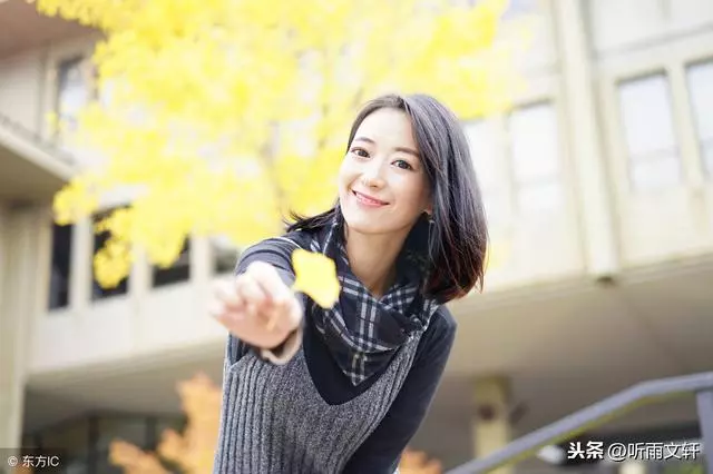 「兒媳,家裡只有三個碗,夠三人吃飯」「婆婆,我知道,我不吃」