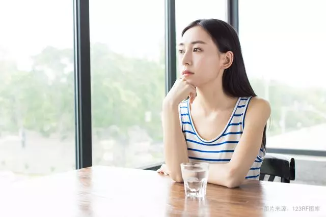 當了7年備胎的男孩轉身娶了別人,婚禮那天她抱著他後悔痛哭