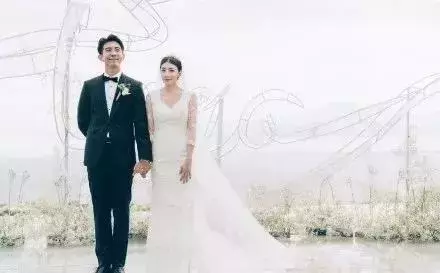 20歲為父還債, 31歲遭花花公子毆打離婚, 女神44歲嫁給小她9歲的情郎