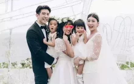 20歲為父還債, 31歲遭花花公子毆打離婚, 女神44歲嫁給小她9歲的情郎