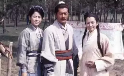 1999年兩位港姐郭羨妮和胡杏兒的故事:兩個女孩,一個靚一個不靚