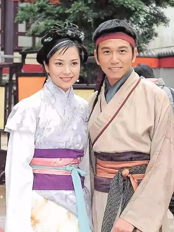1999年兩位港姐郭羨妮和胡杏兒的故事:兩個女孩,一個靚一個不靚