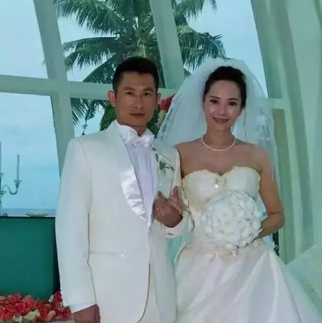 1999年兩位港姐郭羨妮和胡杏兒的故事:兩個女孩,一個靚一個不靚