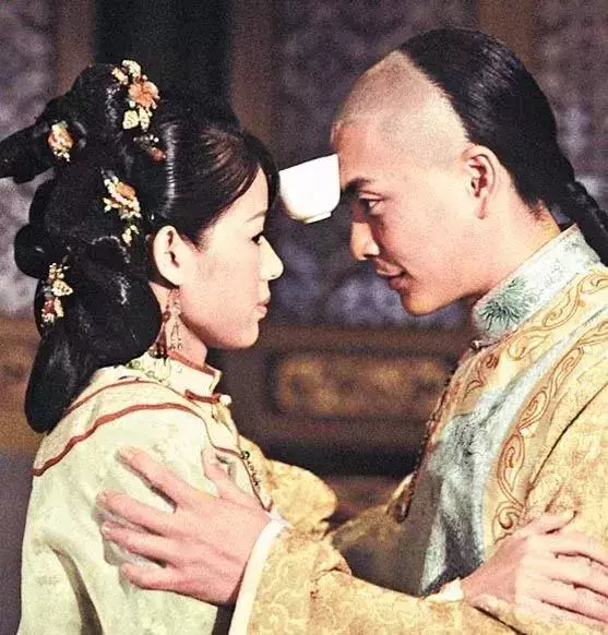 1999年兩位港姐郭羨妮和胡杏兒的故事:兩個女孩,一個靚一個不靚