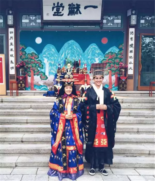 19個世界各地傳統的結婚服飾,忽然覺得自己結婚穿白紗簡直遜斃了!