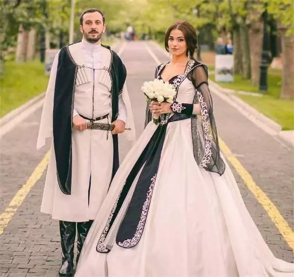 19個世界各地傳統的結婚服飾,忽然覺得自己結婚穿白紗簡直遜斃了!