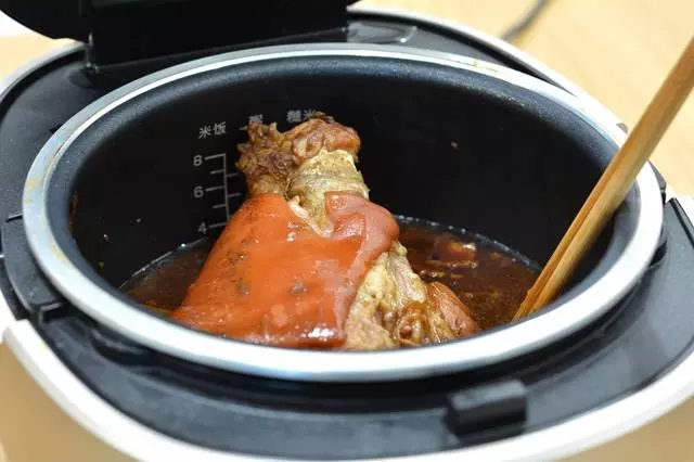 豬肘子最簡單的做法,簡單美味,好吃又不油膩,全家人都愛吃