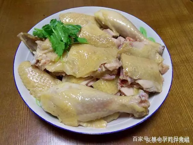 隔水蒸雞怎麼做?按照這個方法做,零失誤,皮脆肉滑,保留雞的原汁原味!
