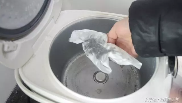 電飯鍋煮飯又慢又耗電?把「這個地方」擦一擦,一年能省幾十元,家家戶戶都需要!